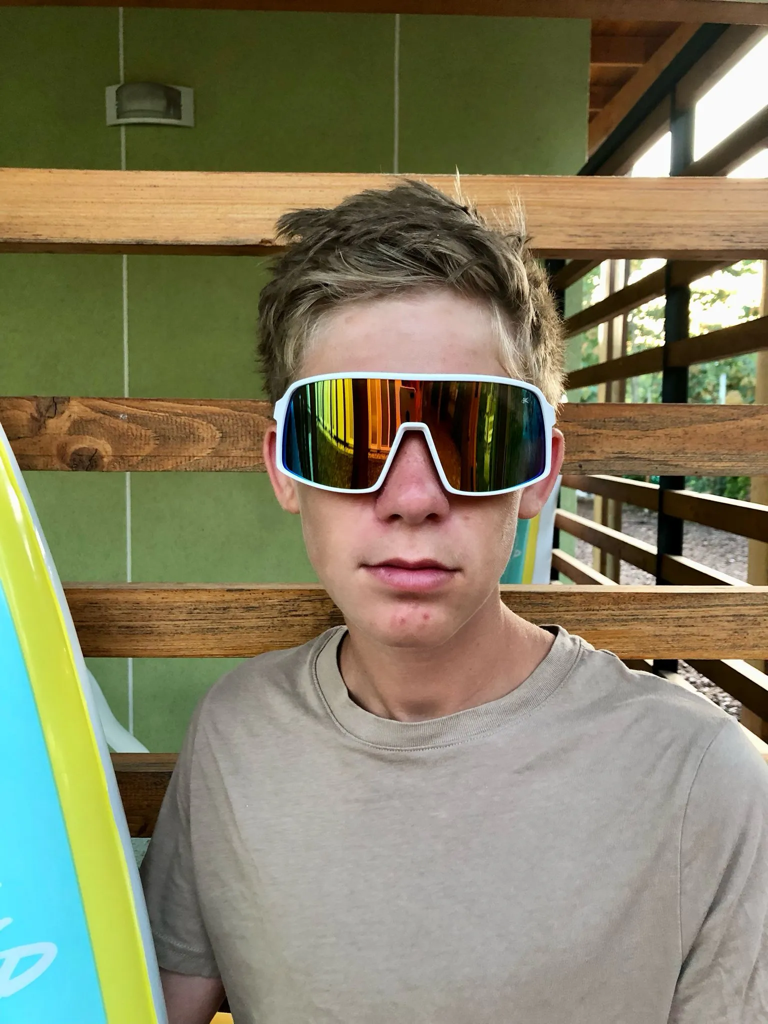 Kód. Krev. Mírný pracovní horor.